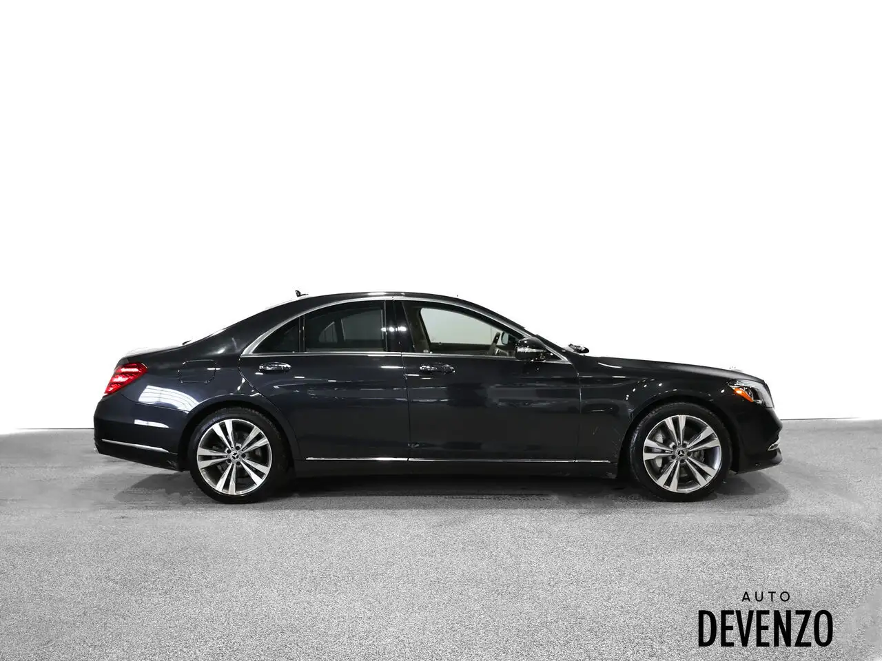 Mercedes-Benz S-Class снимка Mercedes-Benz S-Class