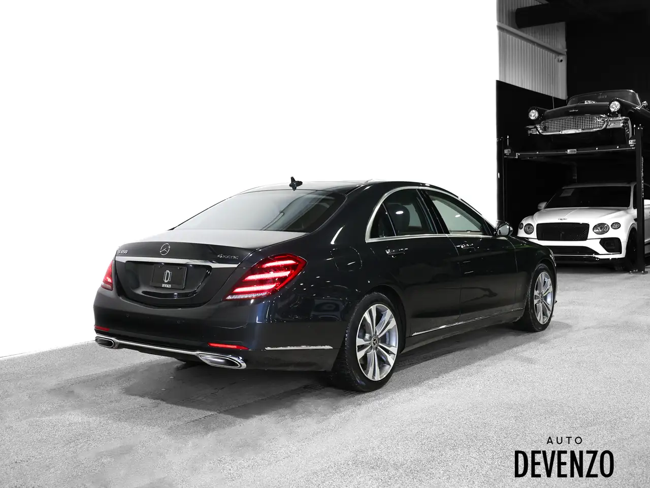 Mercedes-Benz S-Class снимка Mercedes-Benz S-Class