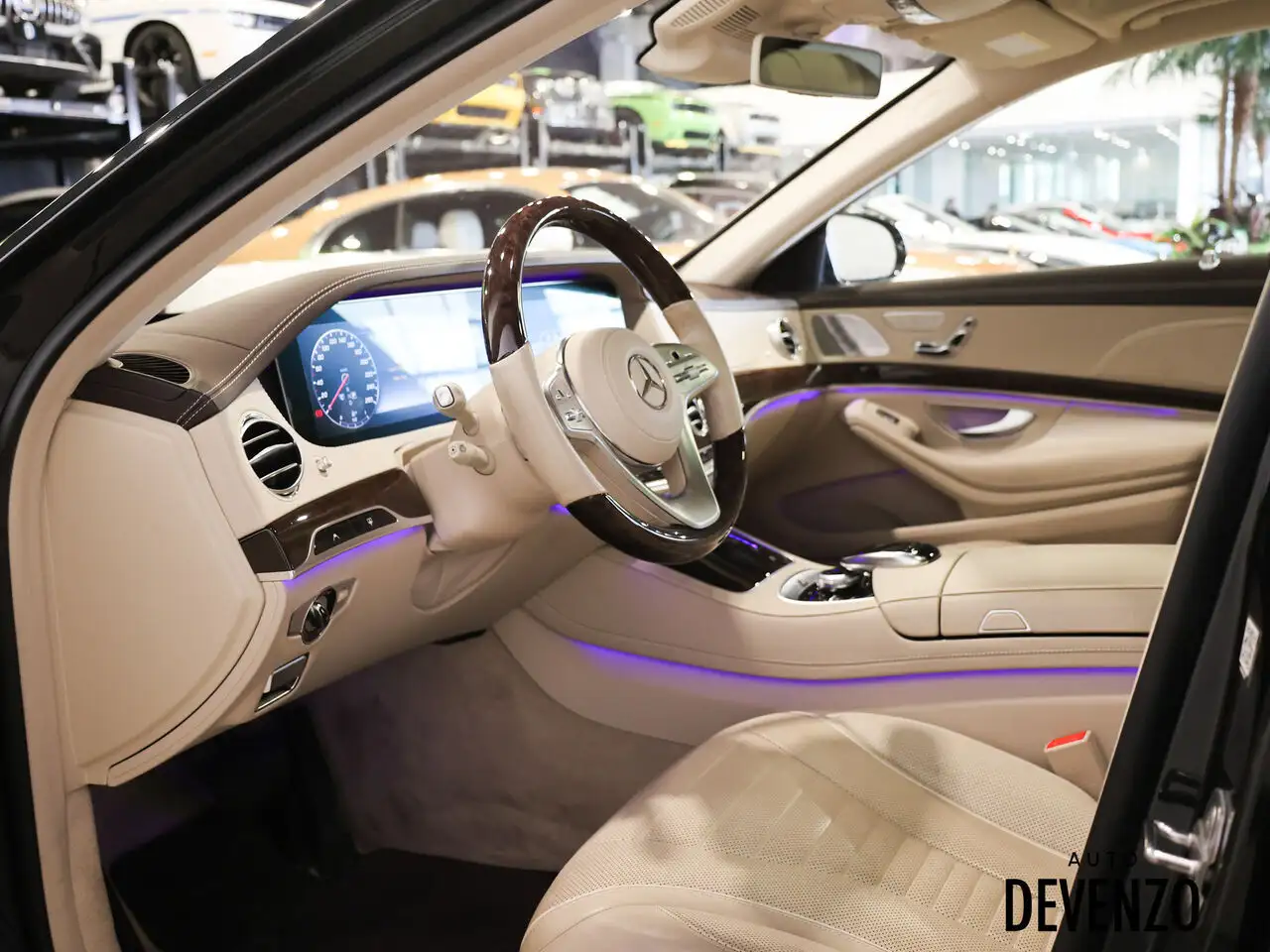Mercedes-Benz S-Class снимка Mercedes-Benz S-Class