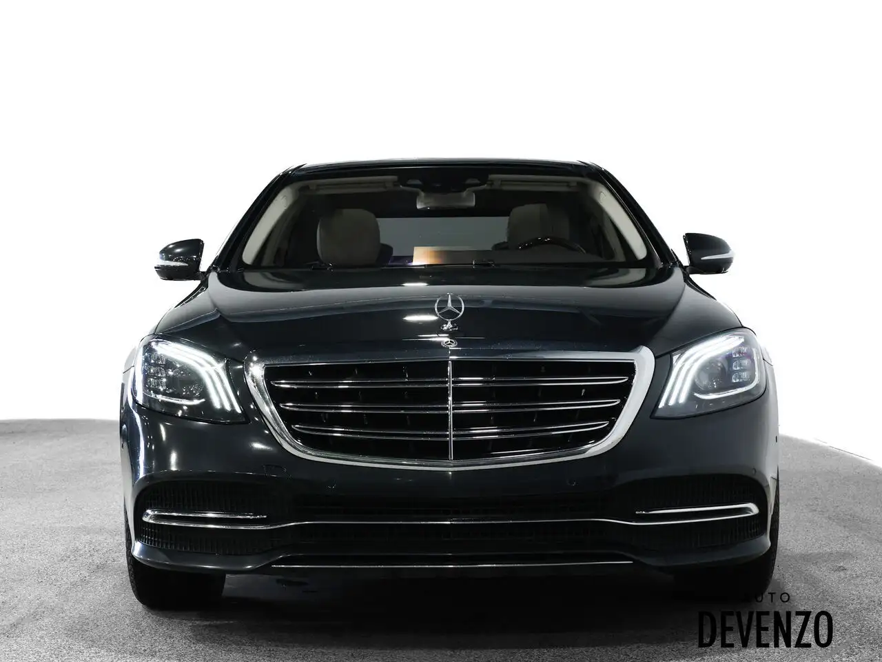 Mercedes-Benz S-Class снимка Mercedes-Benz S-Class