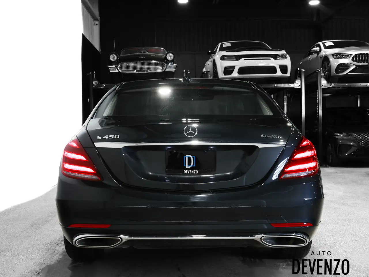 Mercedes-Benz S-Class снимка Mercedes-Benz S-Class