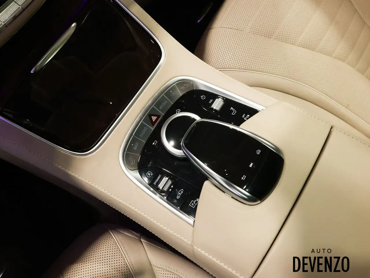 Mercedes-Benz S-Class снимка Mercedes-Benz S-Class