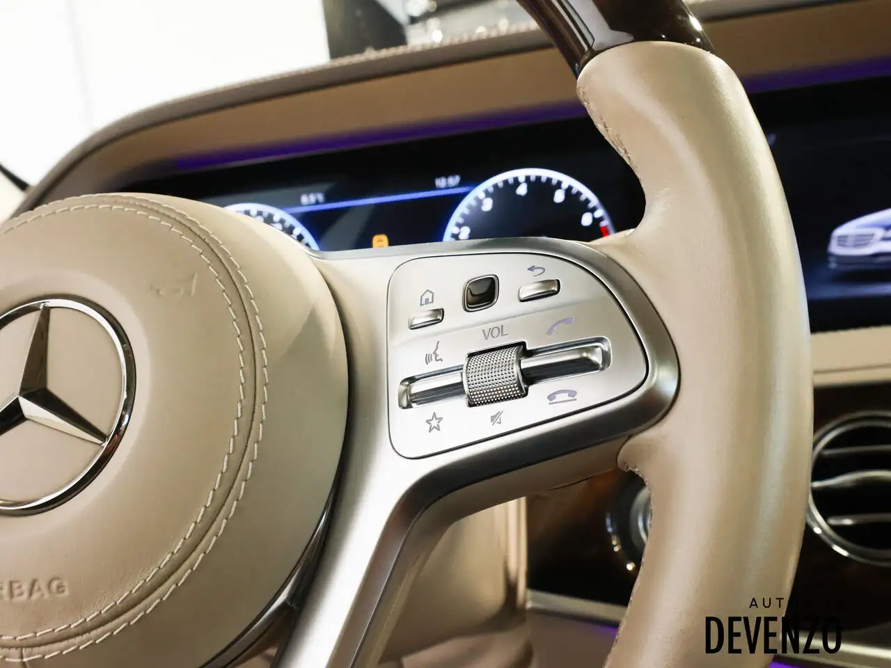 Mercedes-Benz S-Class снимка Mercedes-Benz S-Class