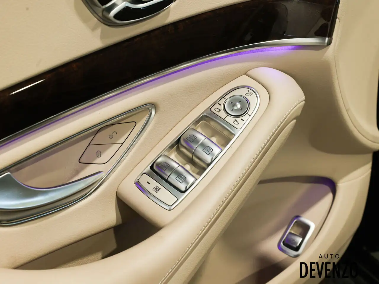 Mercedes-Benz S-Class снимка Mercedes-Benz S-Class