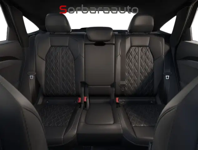 Audi SQ5 view 3
