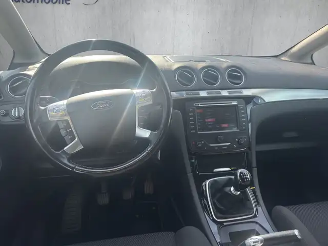 Ford S-Max view 13