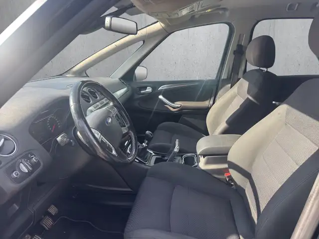 Ford S-Max view 9
