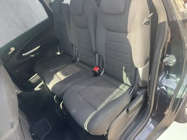 Ford S-Max view 12