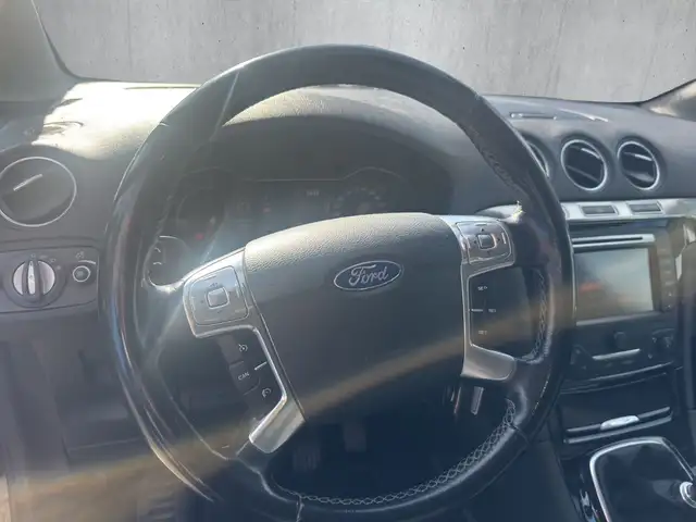 Ford S-Max view 10