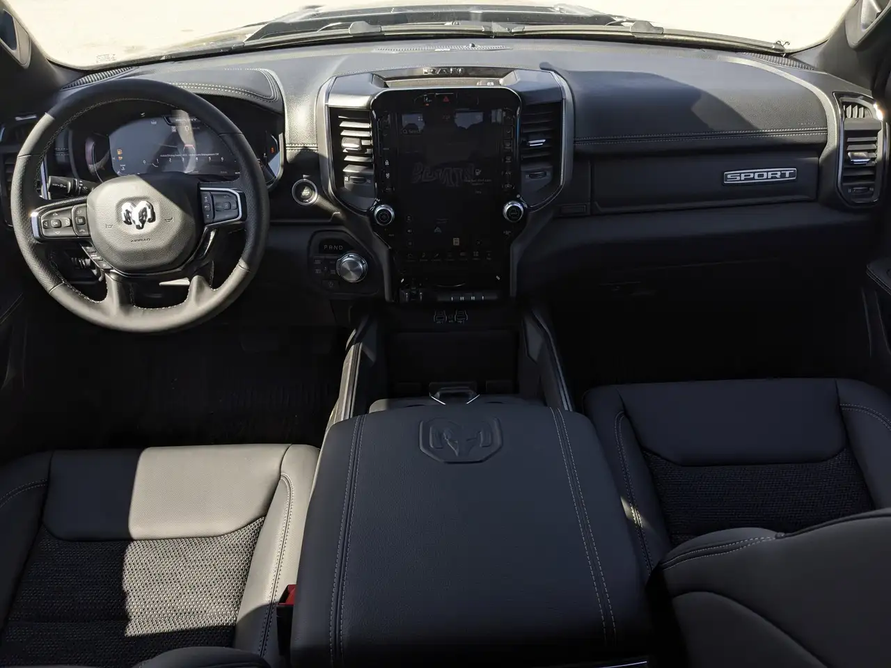 RAM 1500 снимка RAM 1500