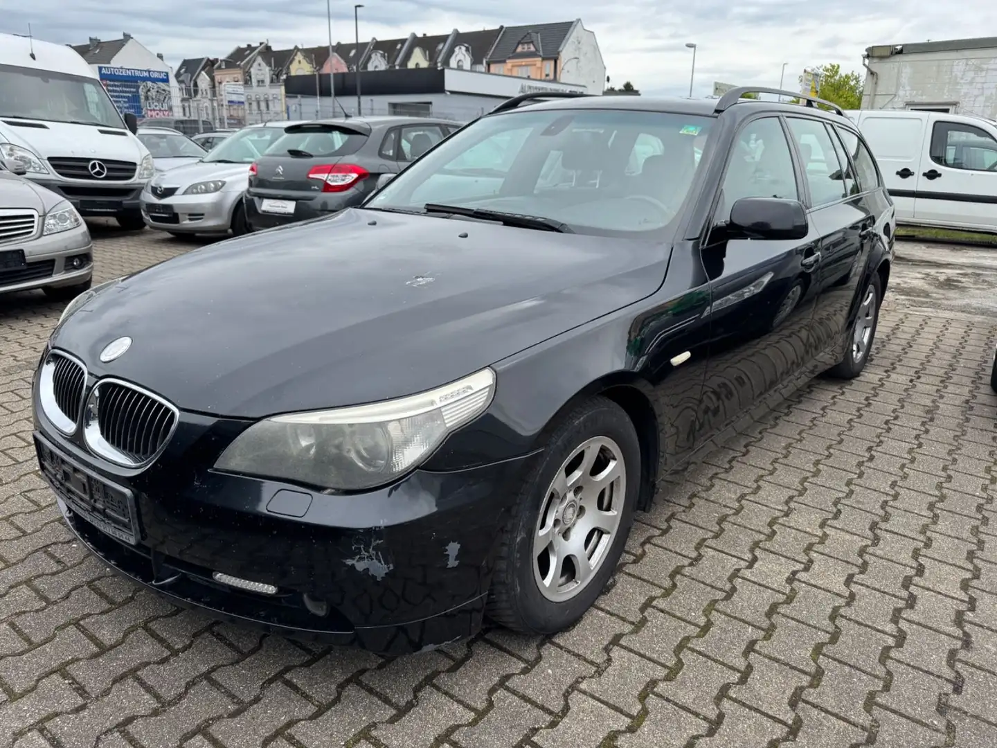 BMW 525 d  Touring V.Leder Pano SHZ Navi AHK Tüv09-25 Schwarz - 1