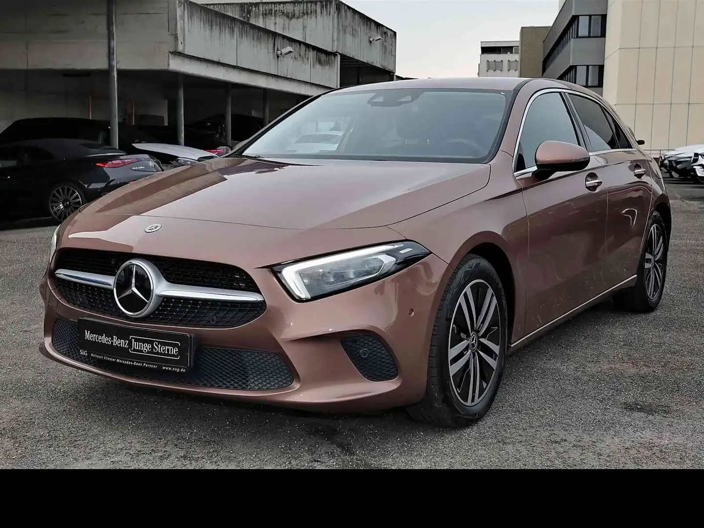 Mercedes-Benz A 180 DISTR++HEADUP+KAMERA+MBUX+CARPLAY+LED+17" Bronze - 1