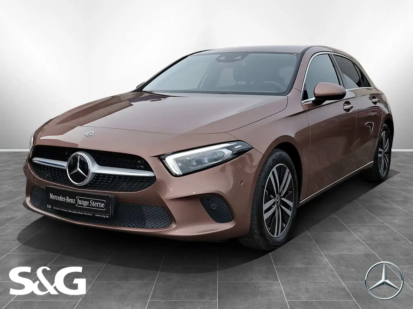 Mercedes-Benz A 180 DISTR++HEADUP+KAMERA+MBUX+CARPLAY+LED+17" Bronce - 1