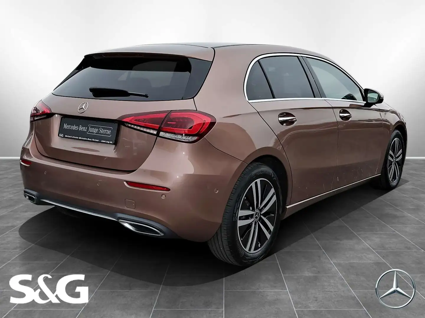 Mercedes-Benz A 180 DISTR++HEADUP+KAMERA+MBUX+CARPLAY+LED+17" Bronce - 2