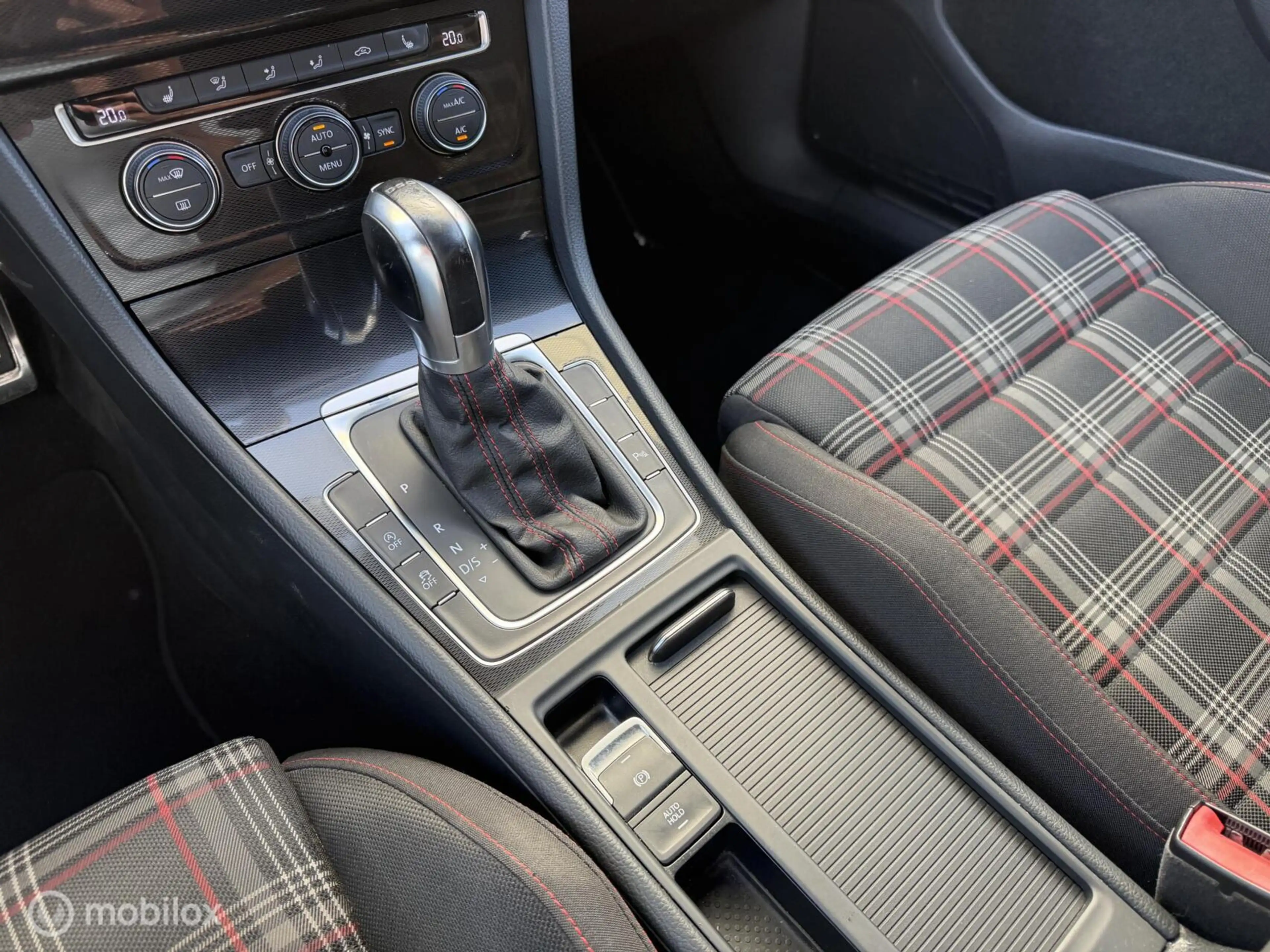 Volkswagen Golf GTI 2.0 TSI DSG Performance CarPlay Stoelverwarming — photo 16