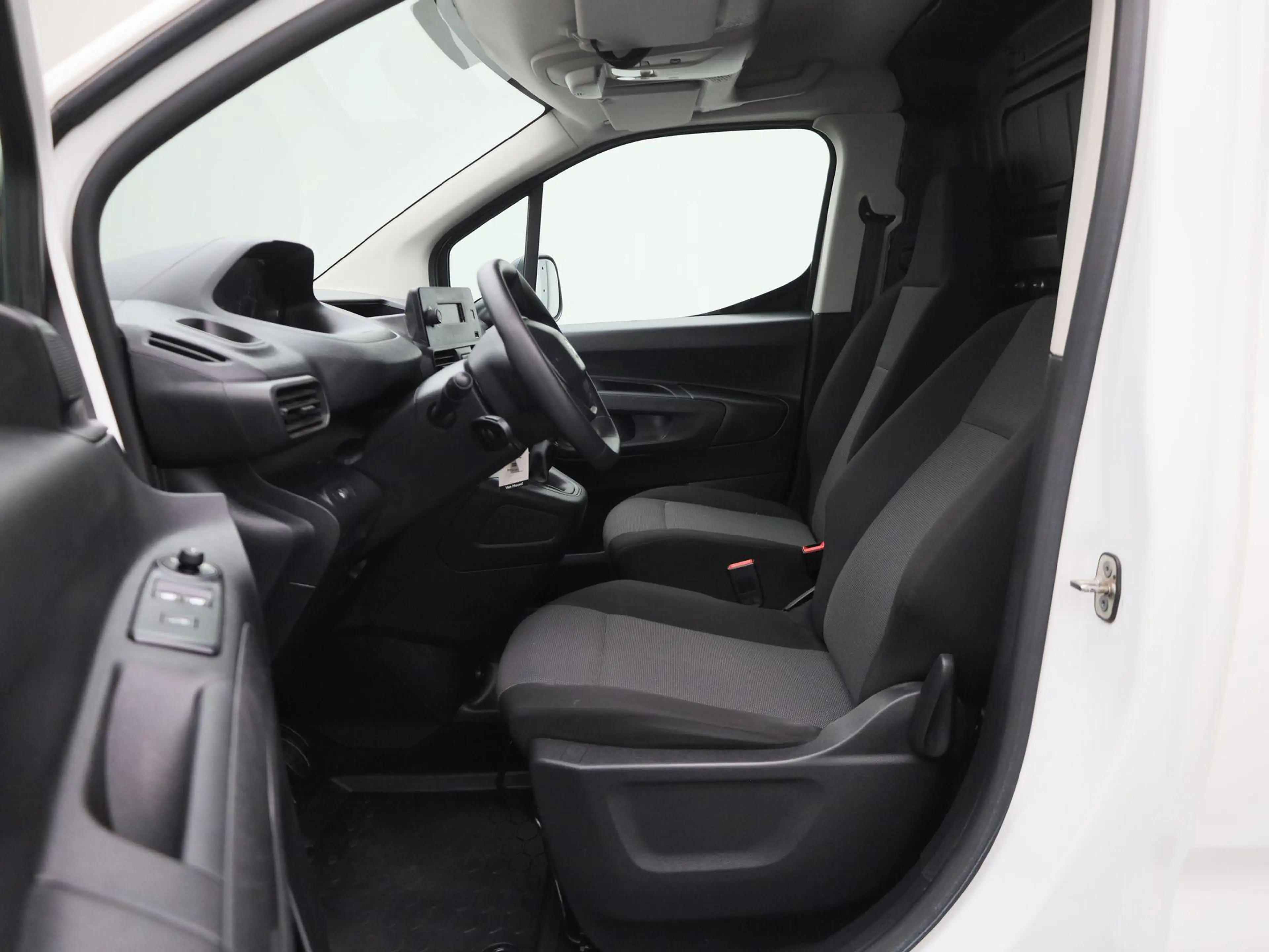 Peugeot Partner 1.5 BHDi L1 Light 75kW s/s Pro — photo 10