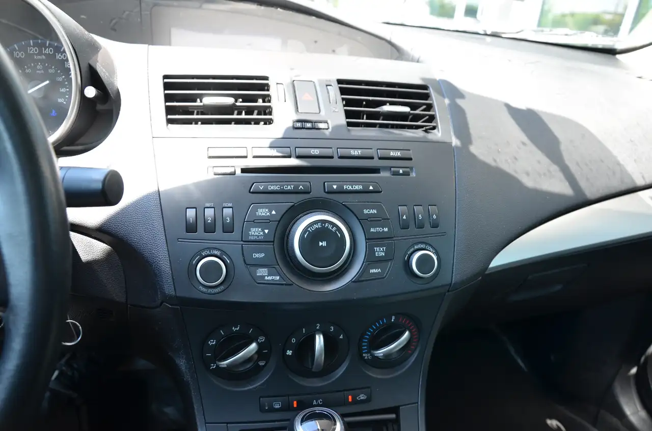 Mazda 3 photo Mazda 3