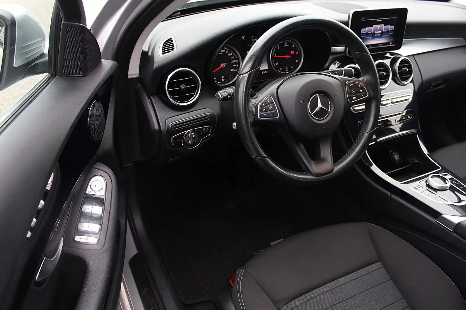 Mercedes-Benz C 180 d T Aut. Navi, Parksensor, Elektr. Heckklappe... Silber - 2