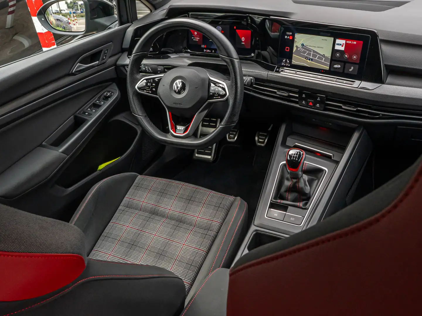 Volkswagen Golf GTI 2.0 TSI UNIEK HANDBAK!! IQ LIGHT CAMERA 18 INCH AP Grijs - 2