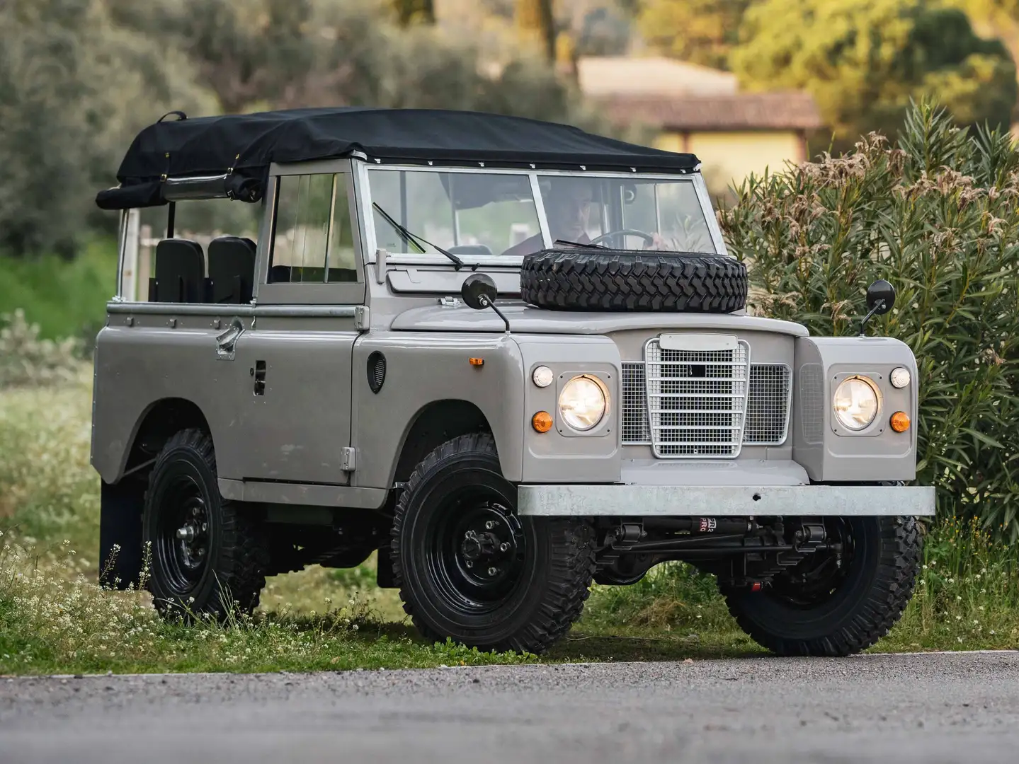 Land Rover Series 88 soft top autovettura Gris - 1