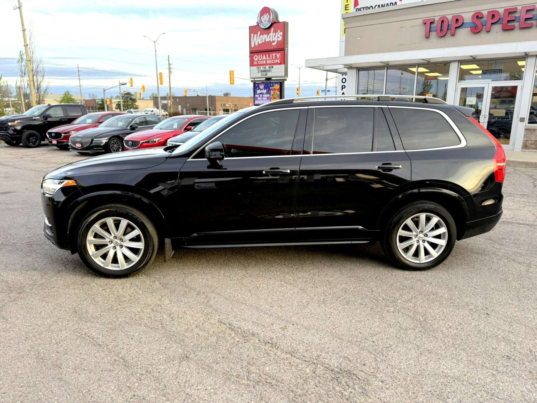 2019 Volvo XC90 T6 AWD Momentum / Pano / Amber Interior / Certifie alt 3