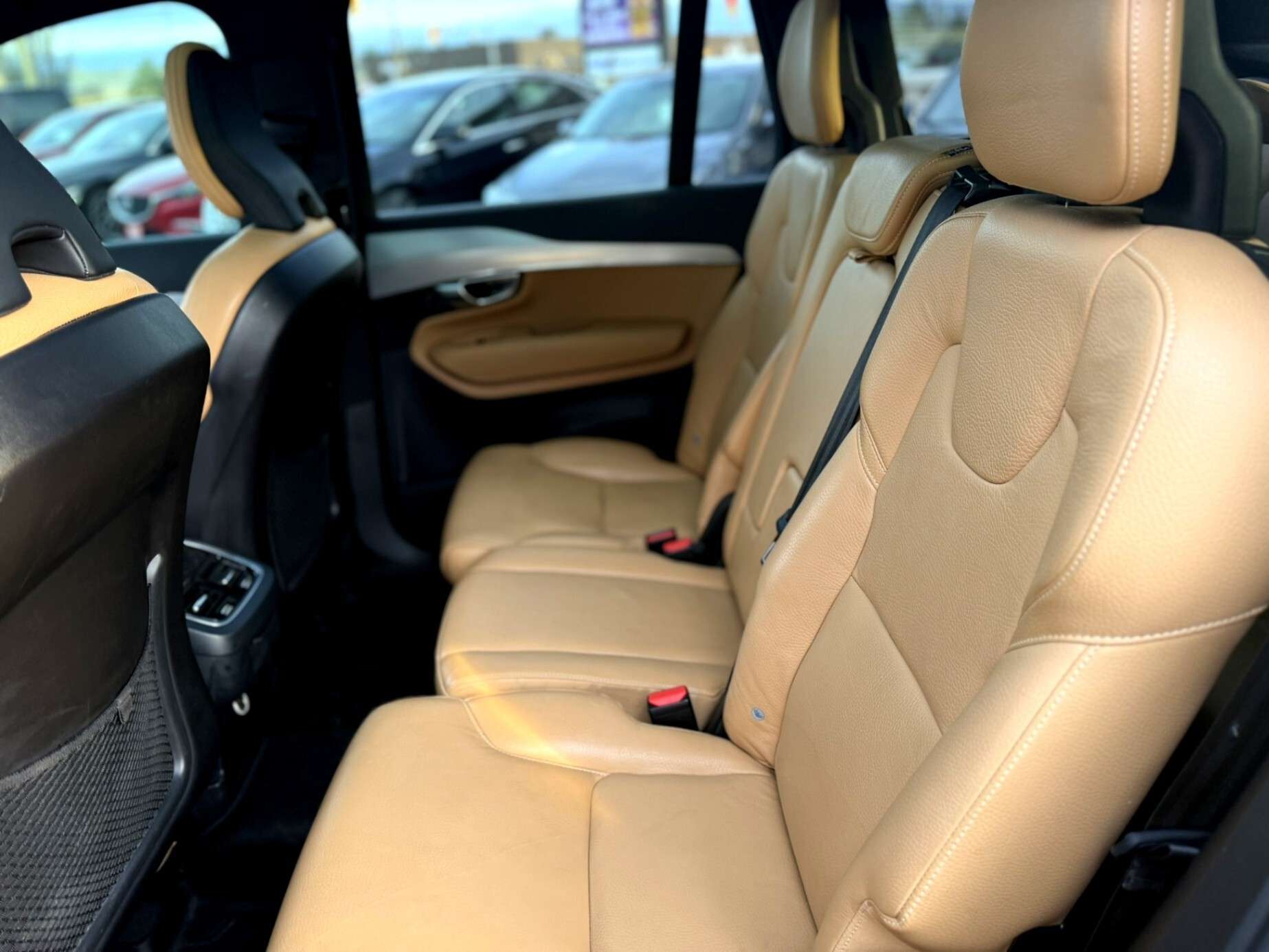 2019 Volvo XC90 T6 AWD Momentum / Pano / Amber Interior / Certifie thumb 10