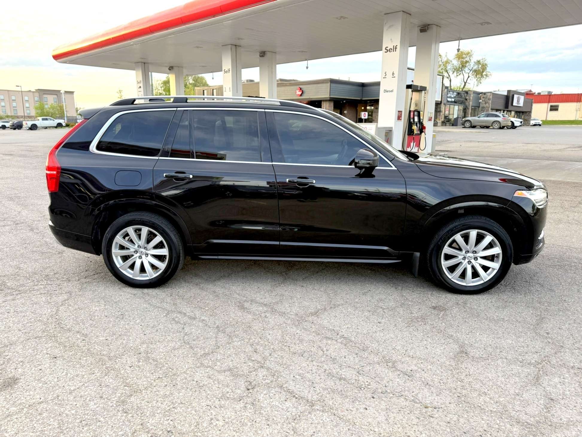 2019 Volvo XC90 T6 AWD Momentum / Pano / Amber Interior / Certifie alt 5