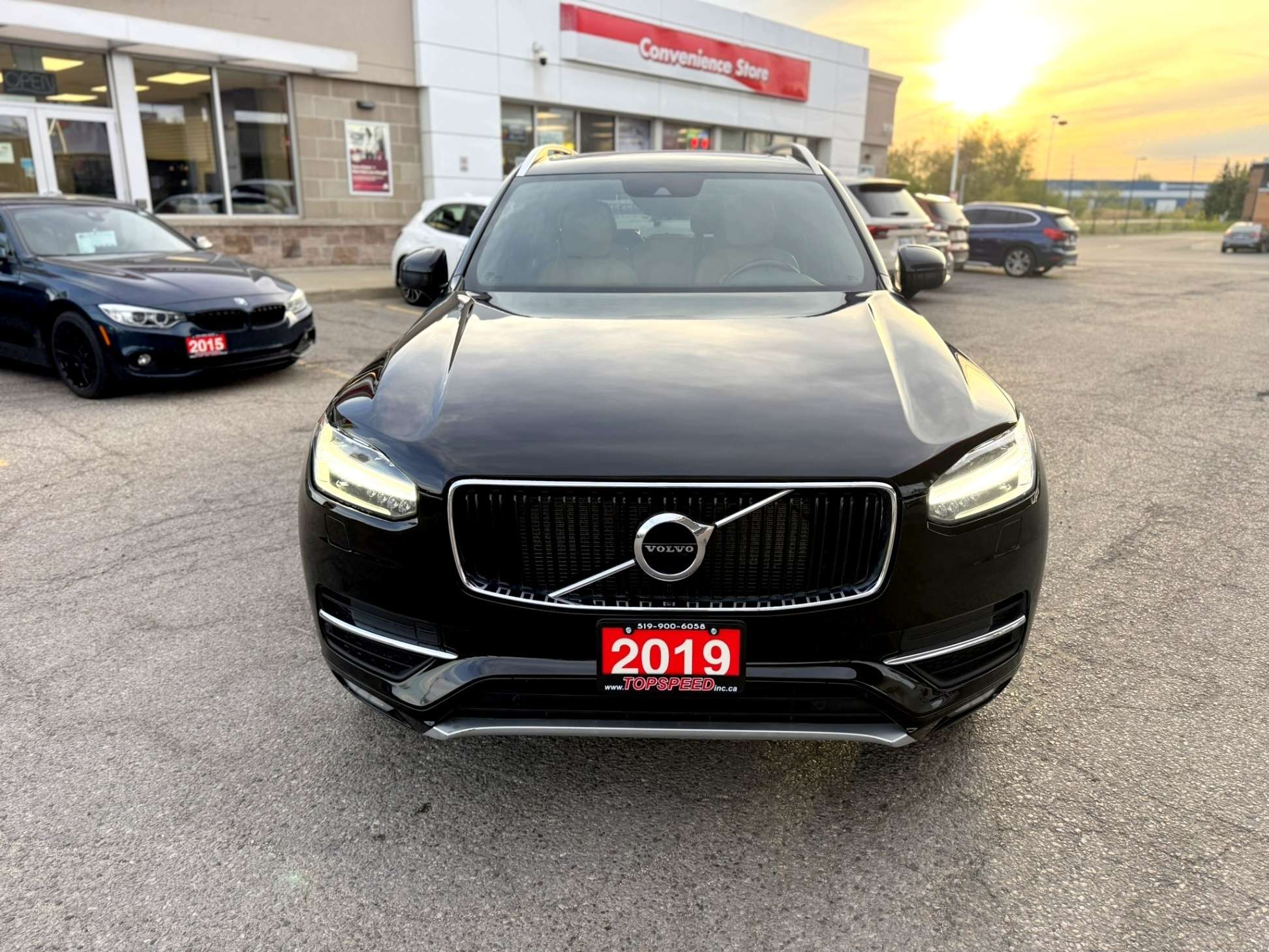 2019 Volvo XC90 T6 AWD Momentum / Pano / Amber Interior / Certifie alt 2