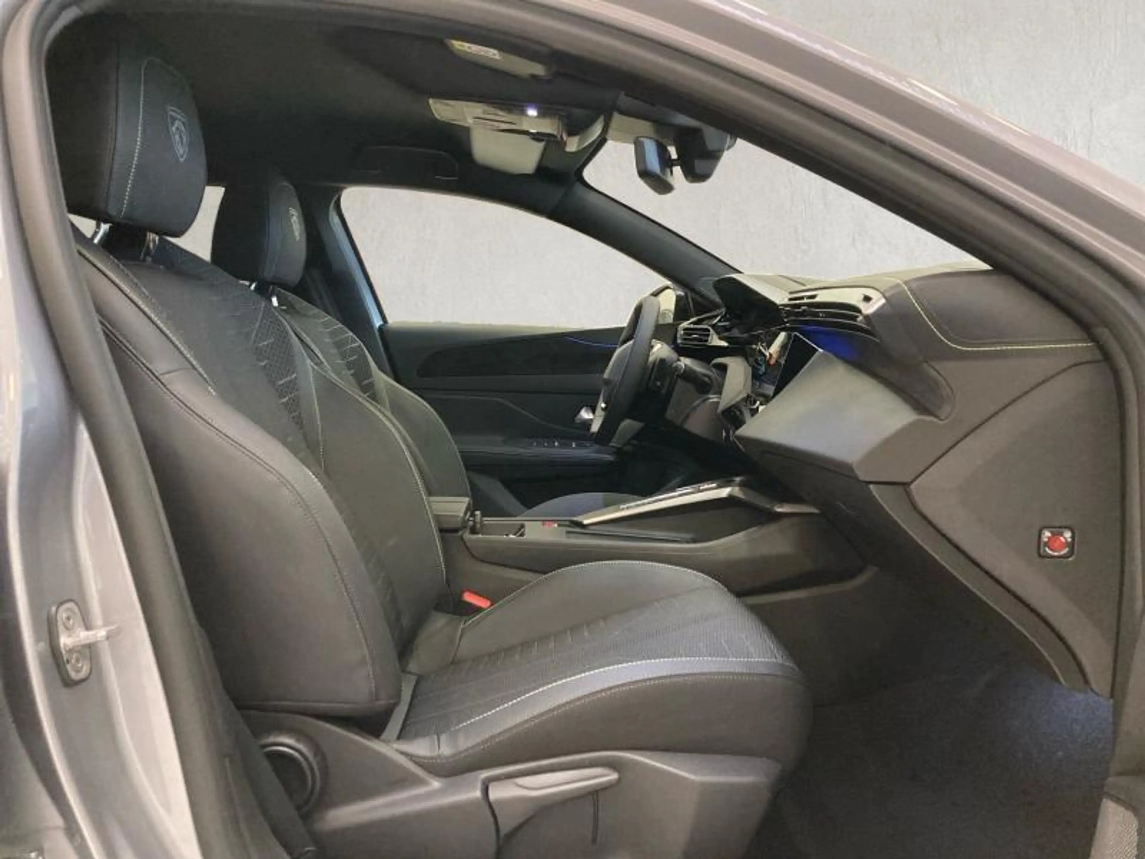 Peugeot 308 III & e- — photo 12