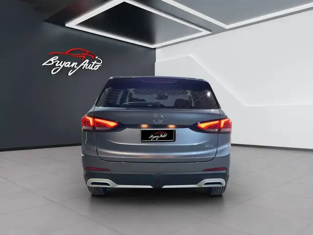 MG ZS view 4