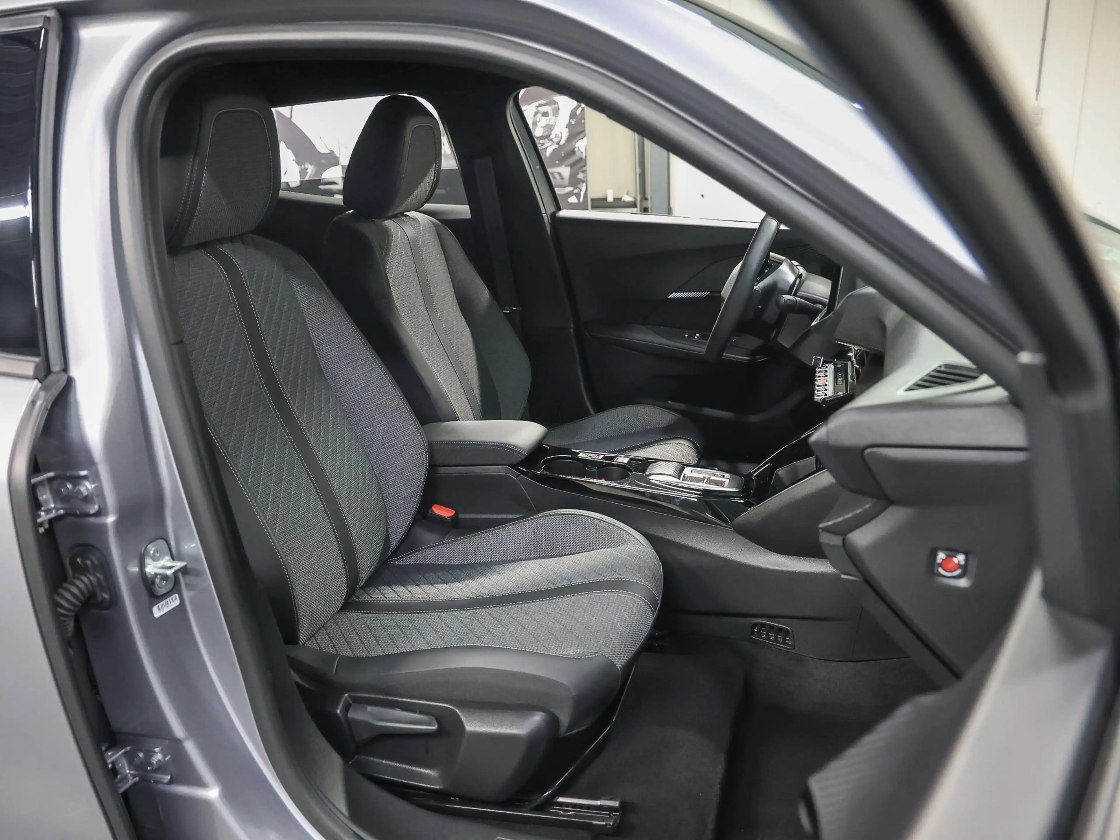 Peugeot e-2008 EV Allure 50 kWh 136PK | Accu 100%| Navigatie | 1s — photo 10