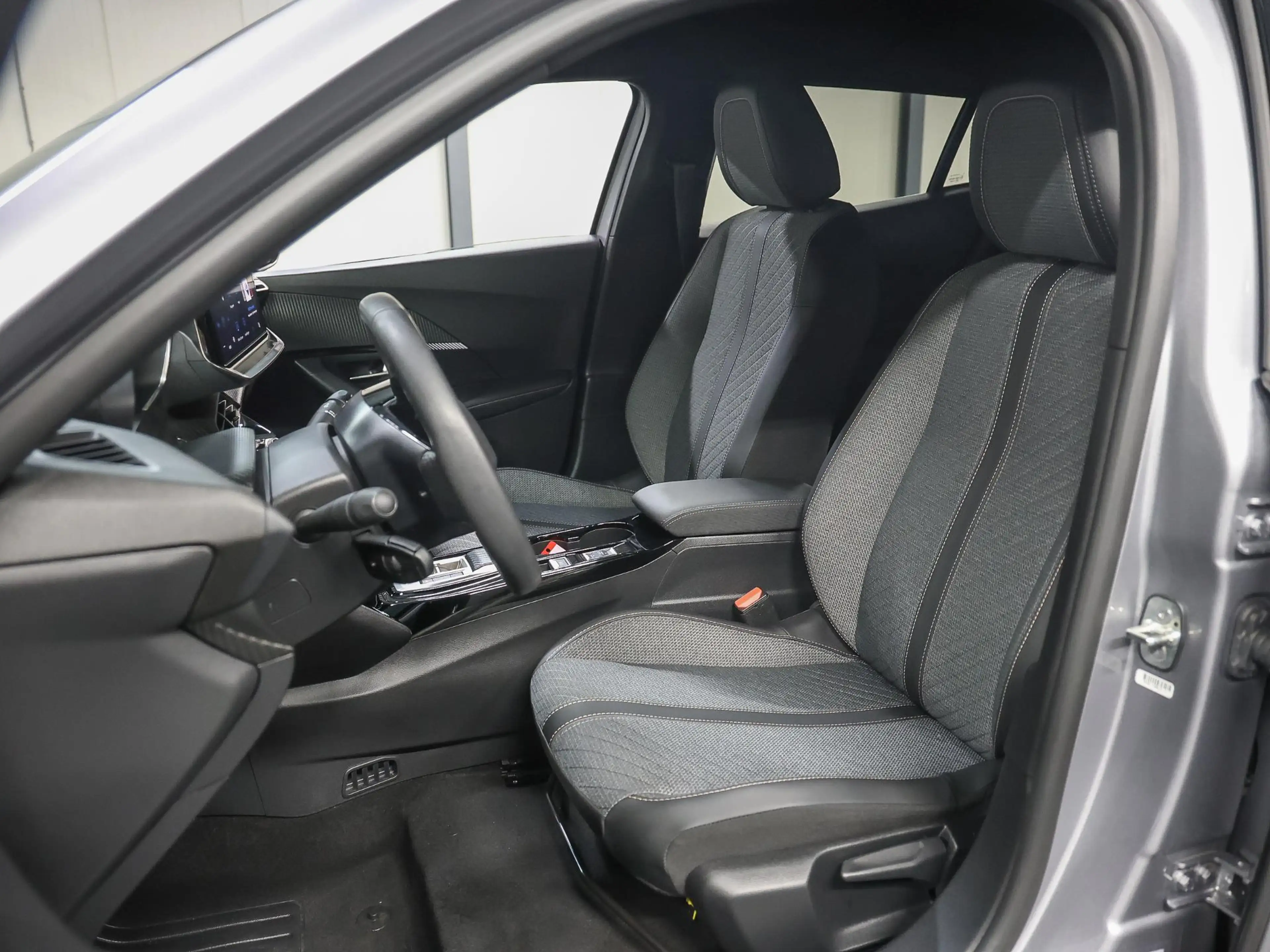 Peugeot e-2008 EV Allure 50 kWh 136PK | Accu 100%| Navigatie | 1s — photo 12