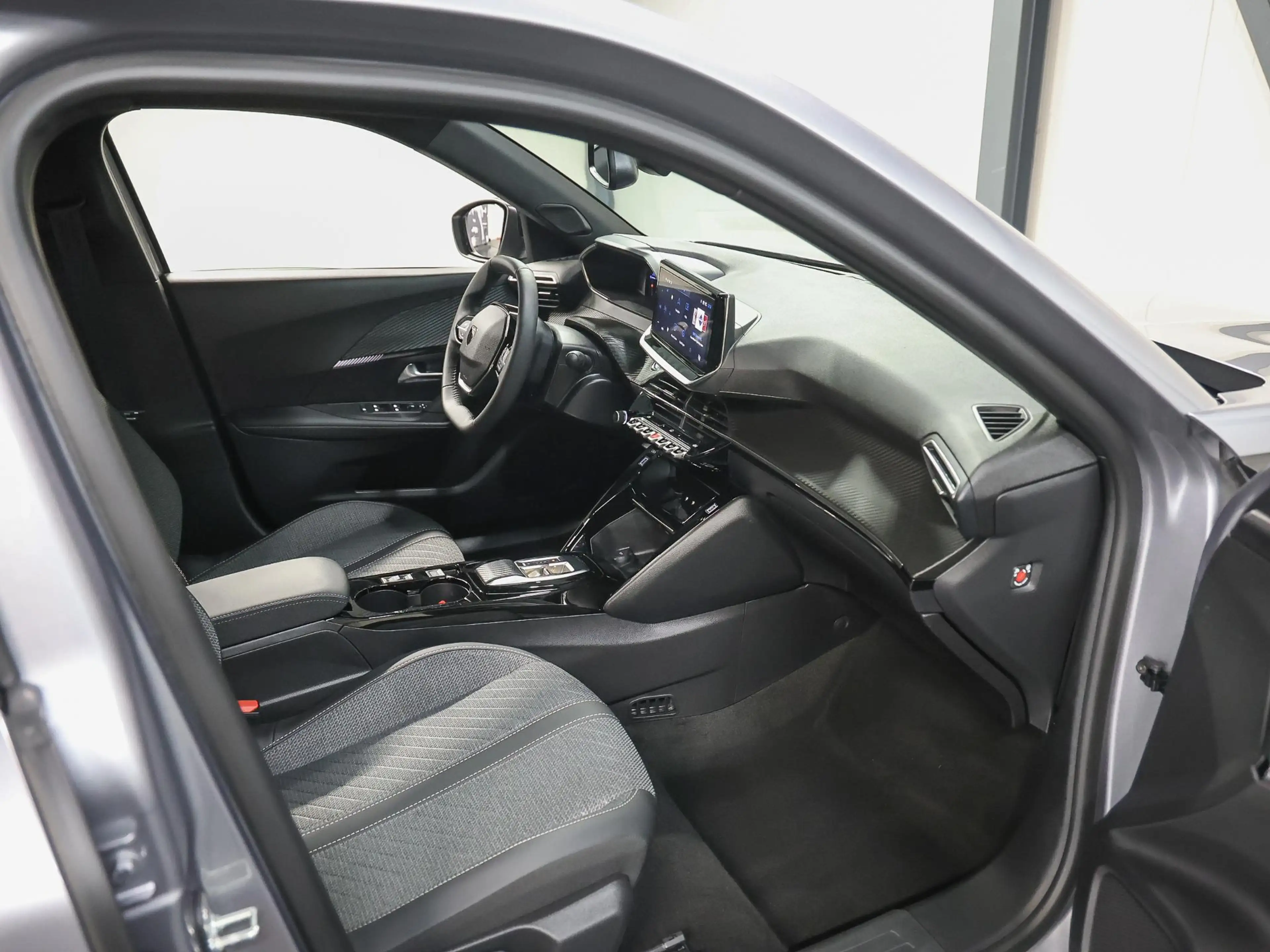 Peugeot e-2008 EV Allure 50 kWh 136PK | Accu 100%| Navigatie | 1s — photo 9