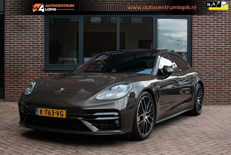 PORSCHE Panamera