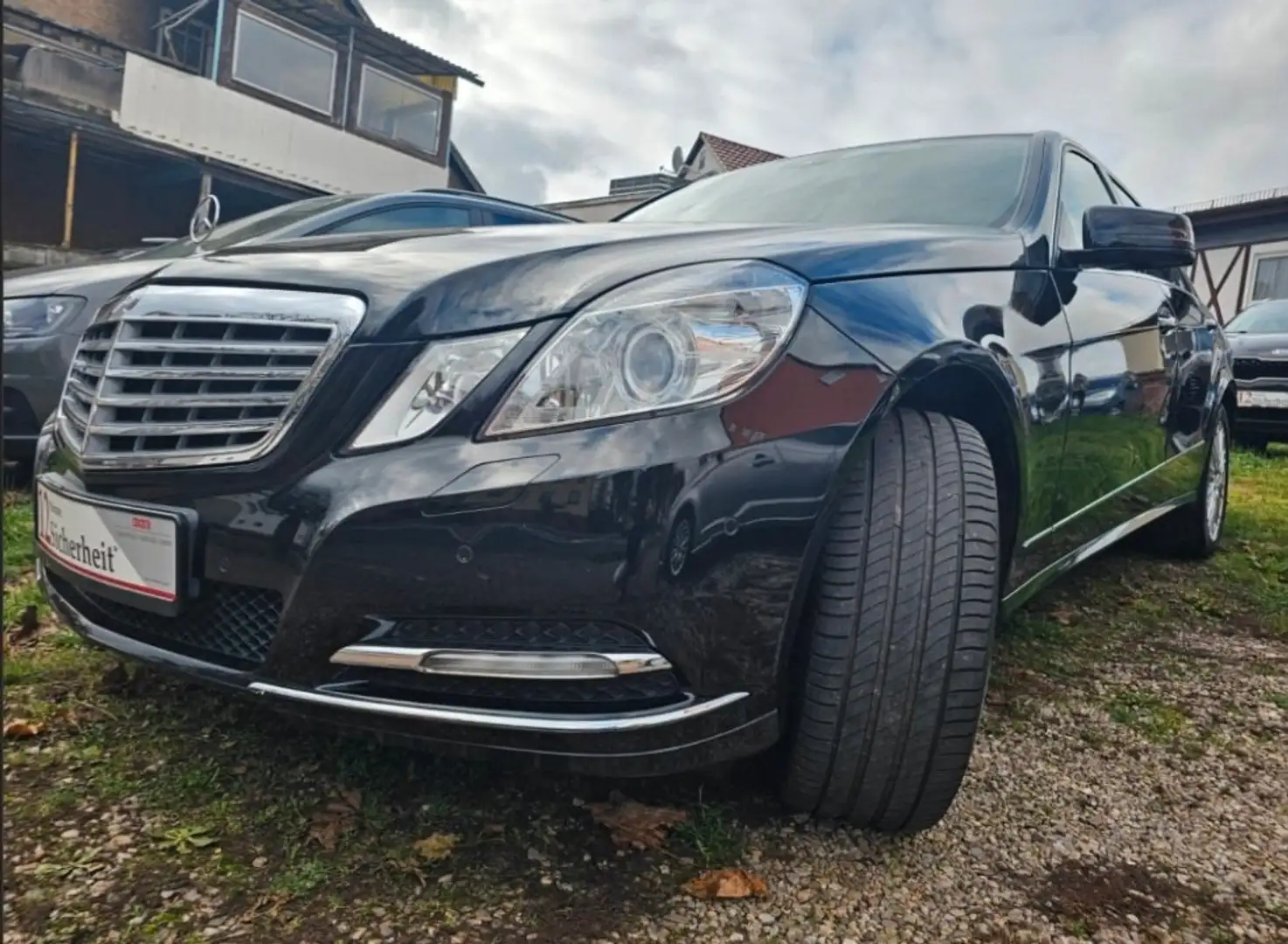 Mercedes-Benz E 200 E 200 CGI BlueEfficiency,Navi,Xenon, 2-Hand Schwarz - 2