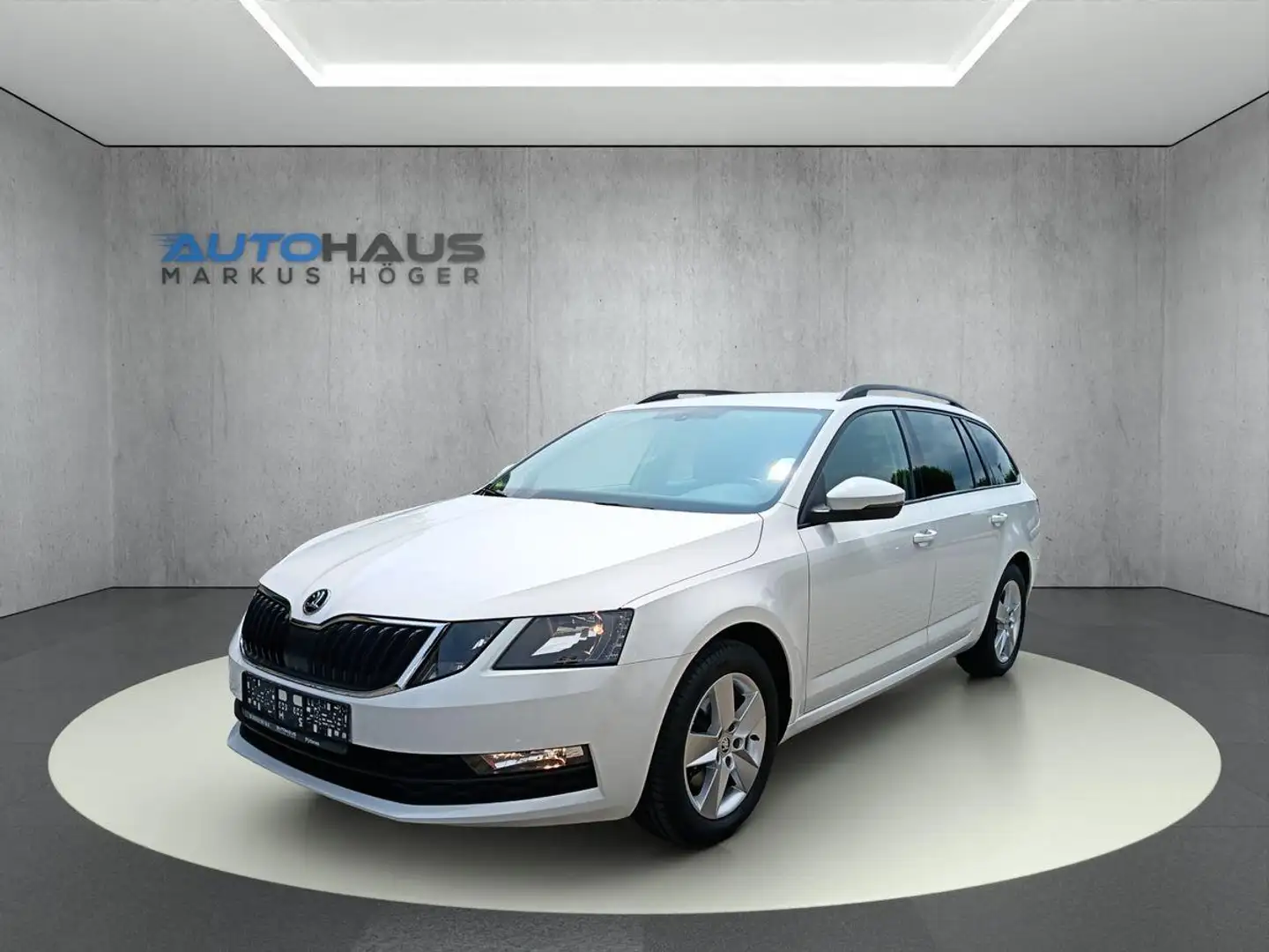 Skoda Octavia 1.5 16V TSI ACT DSG TOUR+NAVI+AHK+PDC+SITZHEIZUNG+ Blanc - 1
