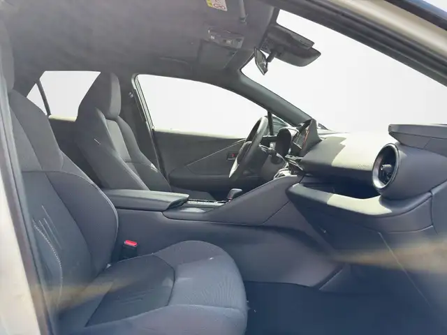 Toyota C-HR view 15