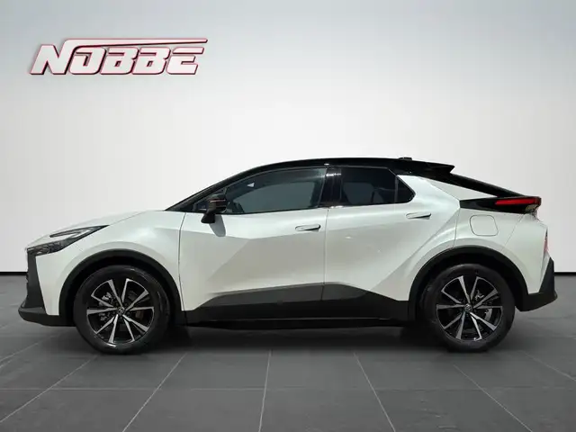 Toyota C-HR view 2