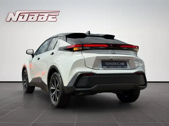 Toyota C-HR view 3