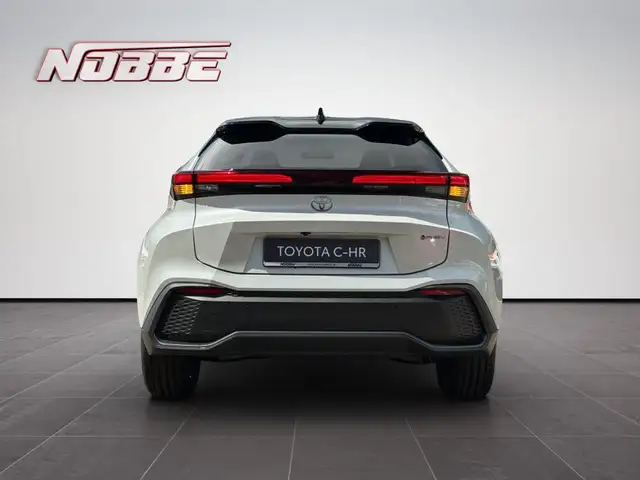 Toyota C-HR view 4