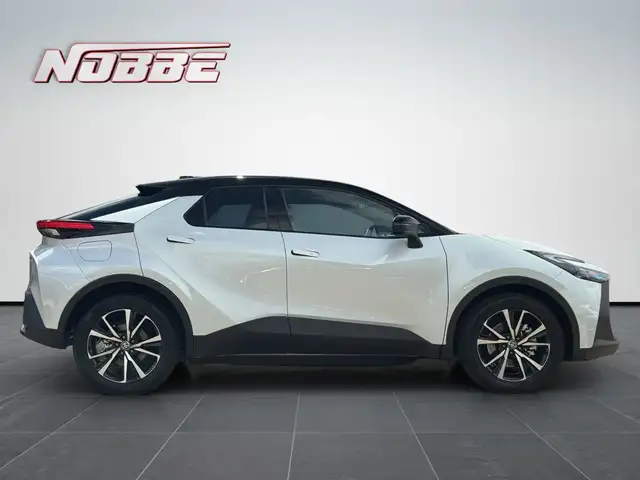 Toyota C-HR view 6