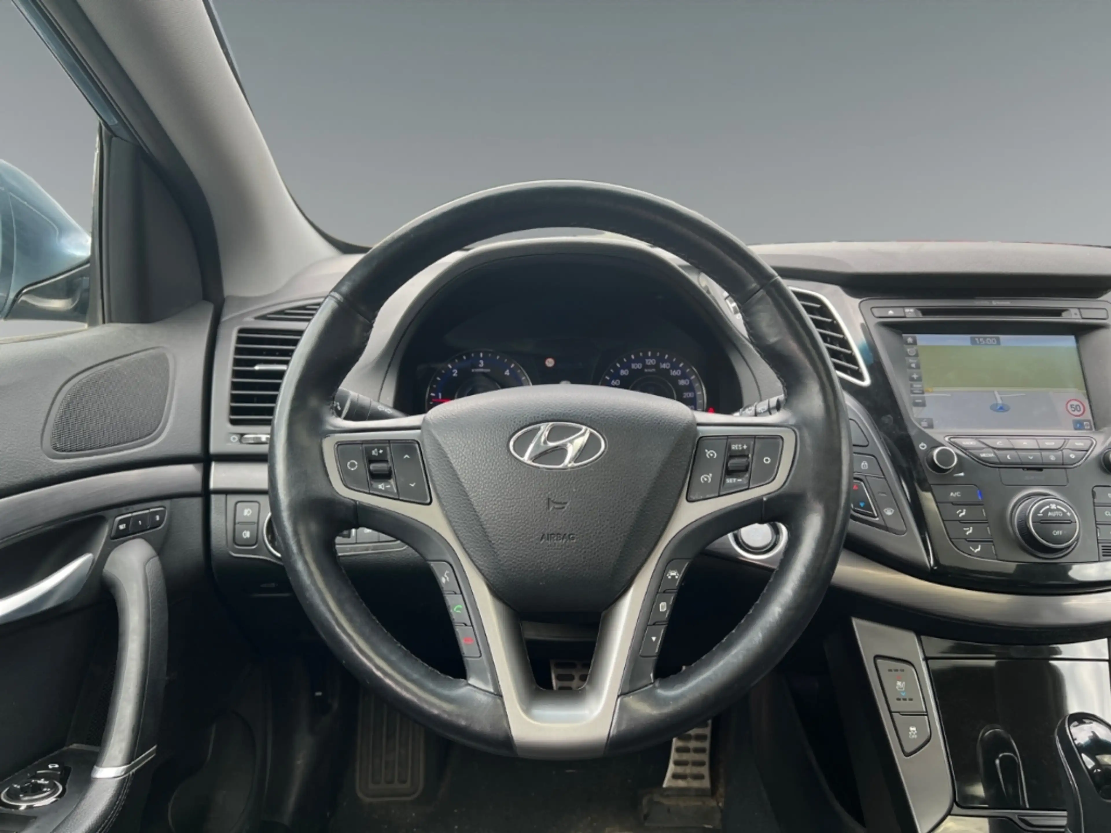 Hyundai i40 cw blue Premium 1.7 CRDi Panodach Navi — photo 3