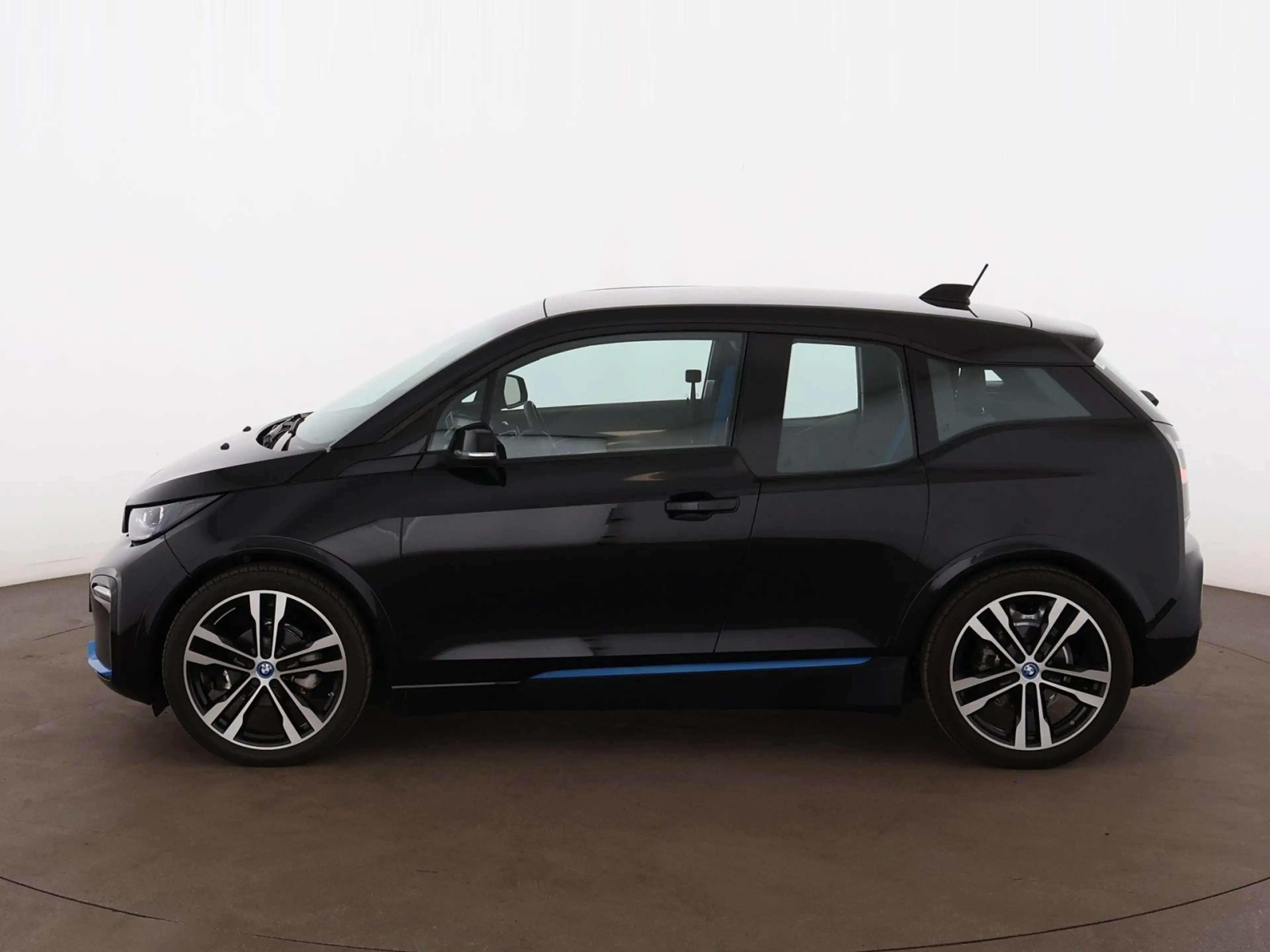 BMW i3 s 42kWh Aut LED WAERMEPUMPE NAVI SITZHZG TEMP — photo 5
