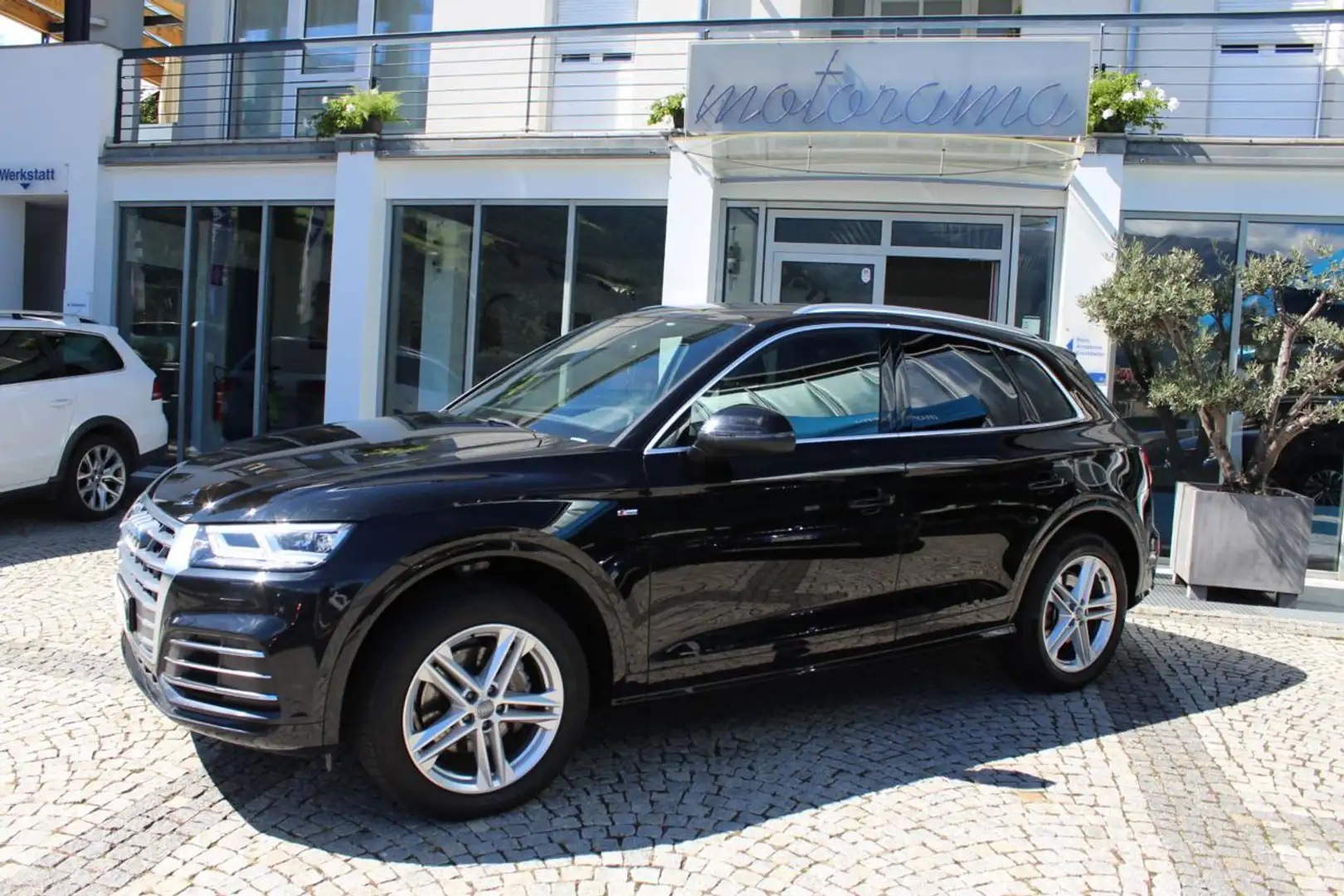 Audi Q5 40 TDI 204 CV quattro S tronic S line plus LED Noir - 2