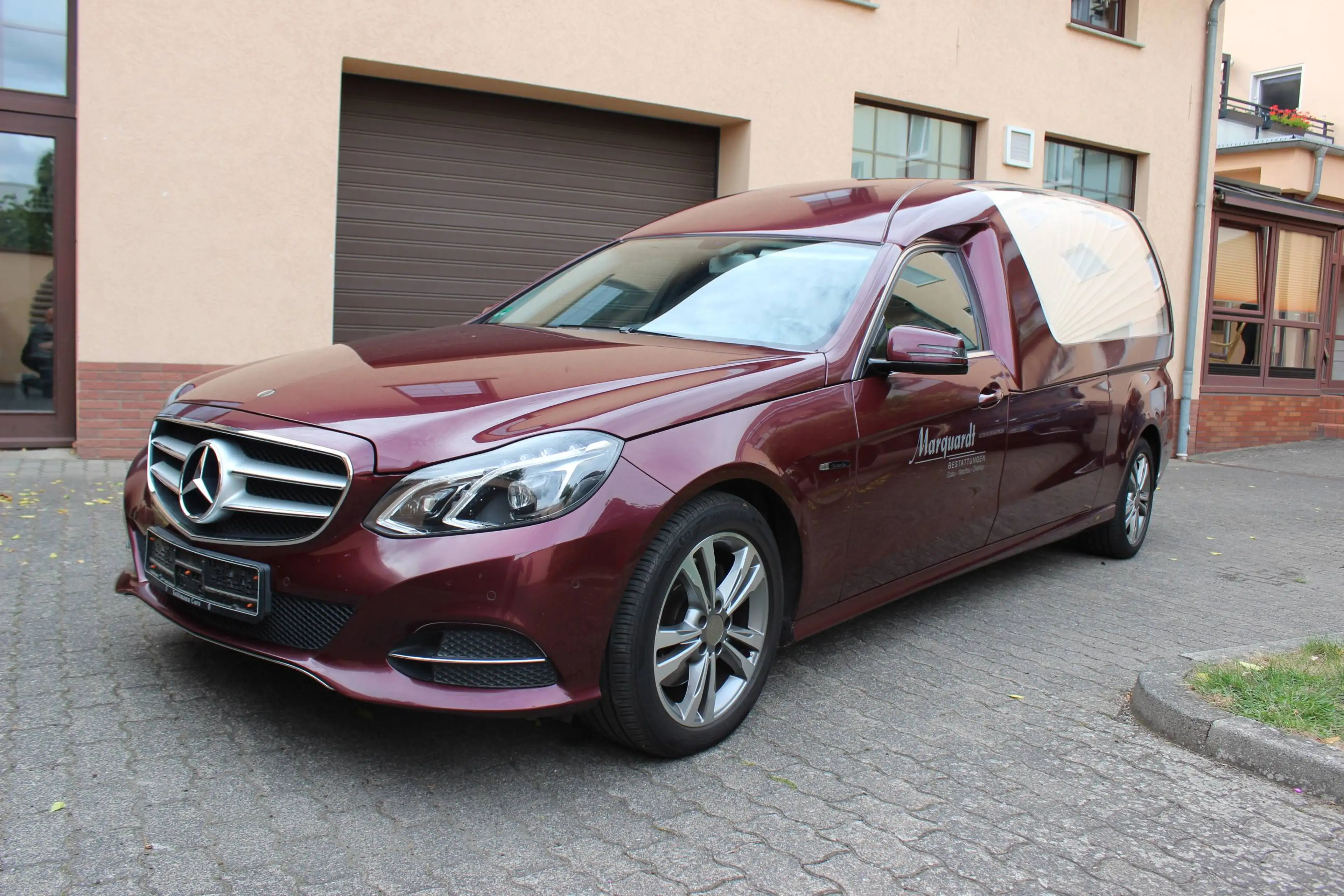 Mercedes-Benz E 250 E 250 CGI BlueEfficiency Bestattungswagen