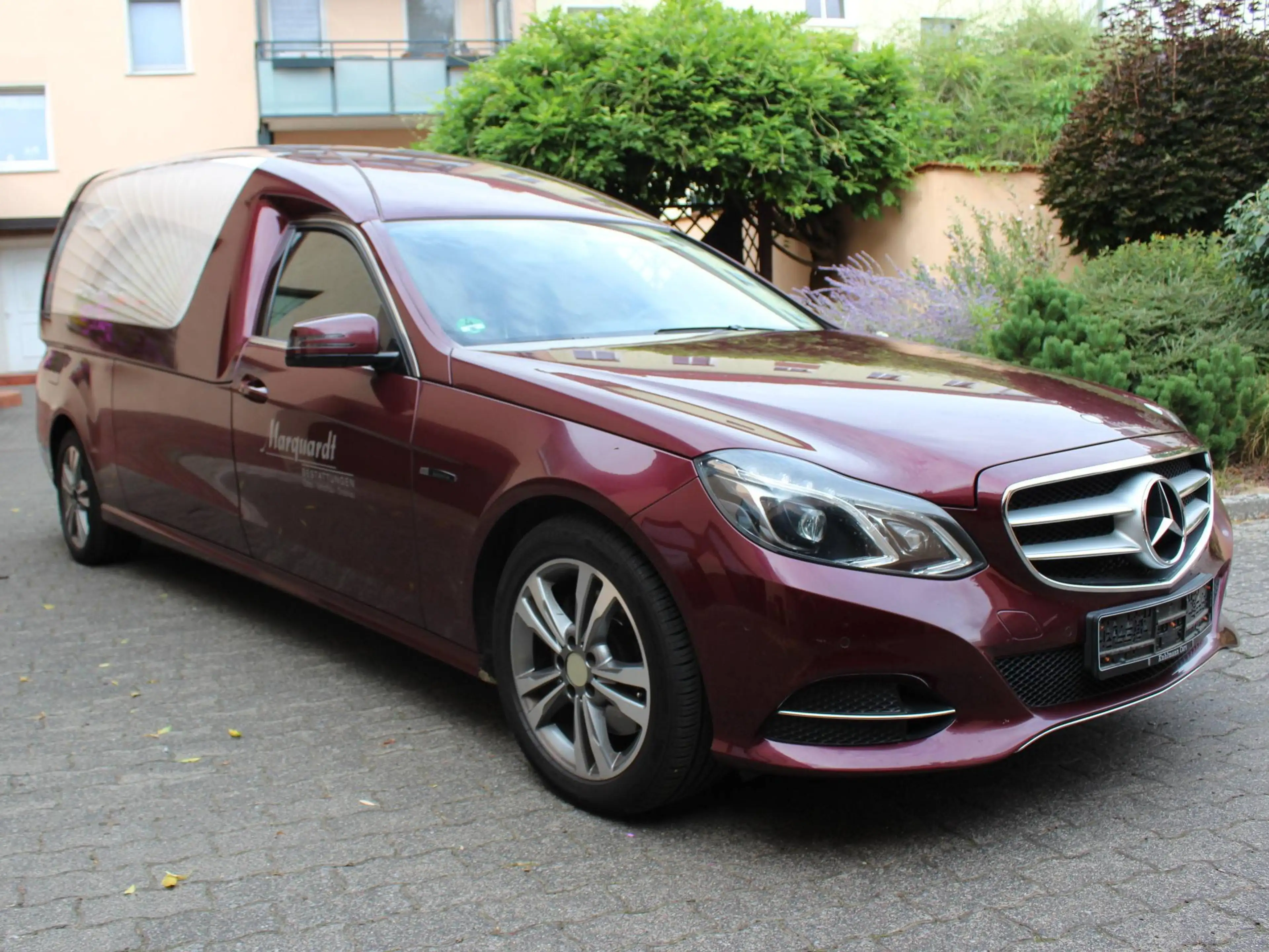 Mercedes-Benz E 250 E 250 CGI BlueEfficiency Bestattungswagen — photo 5