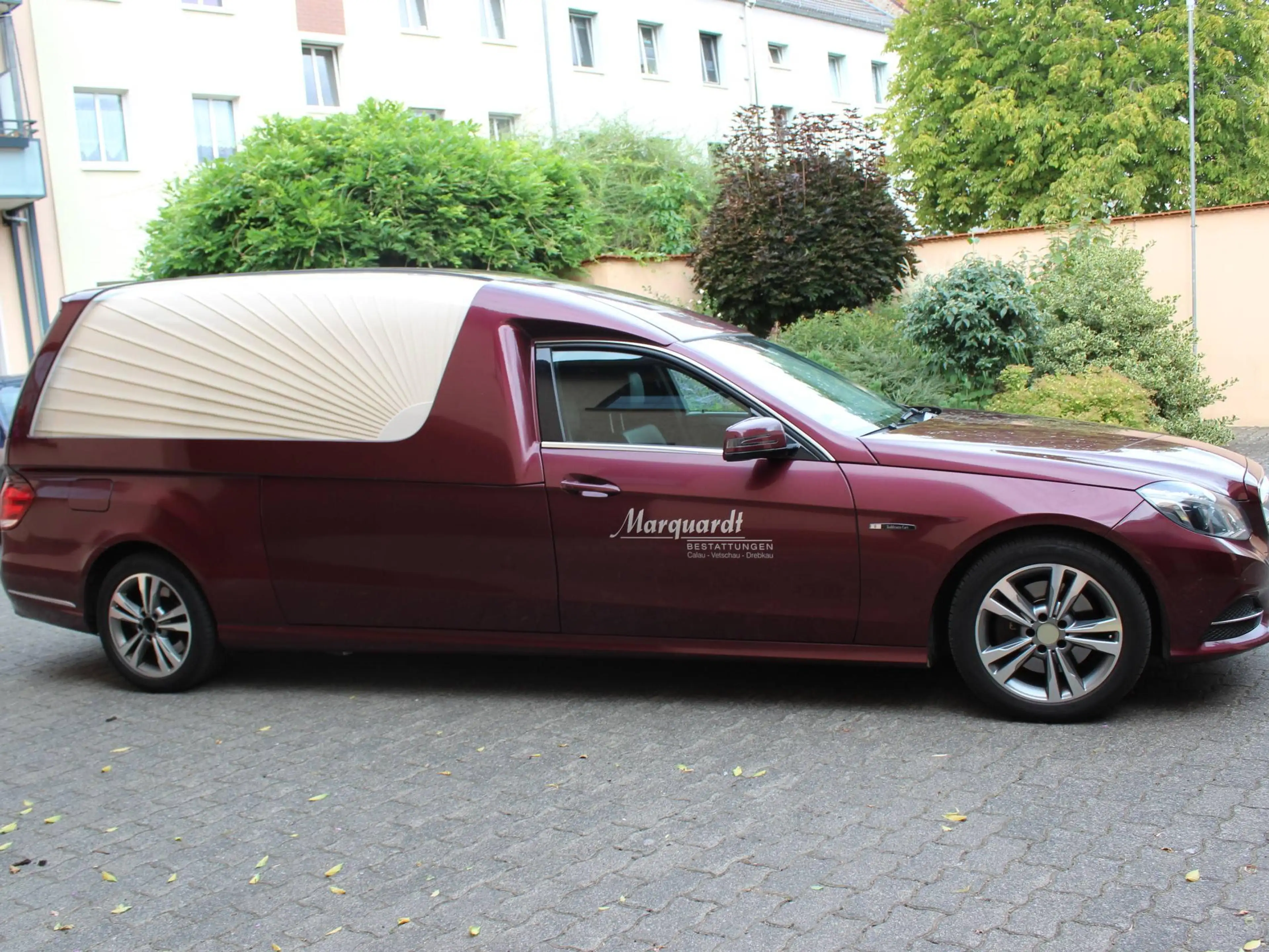 Mercedes-Benz E 250 E 250 CGI BlueEfficiency Bestattungswagen — photo 7