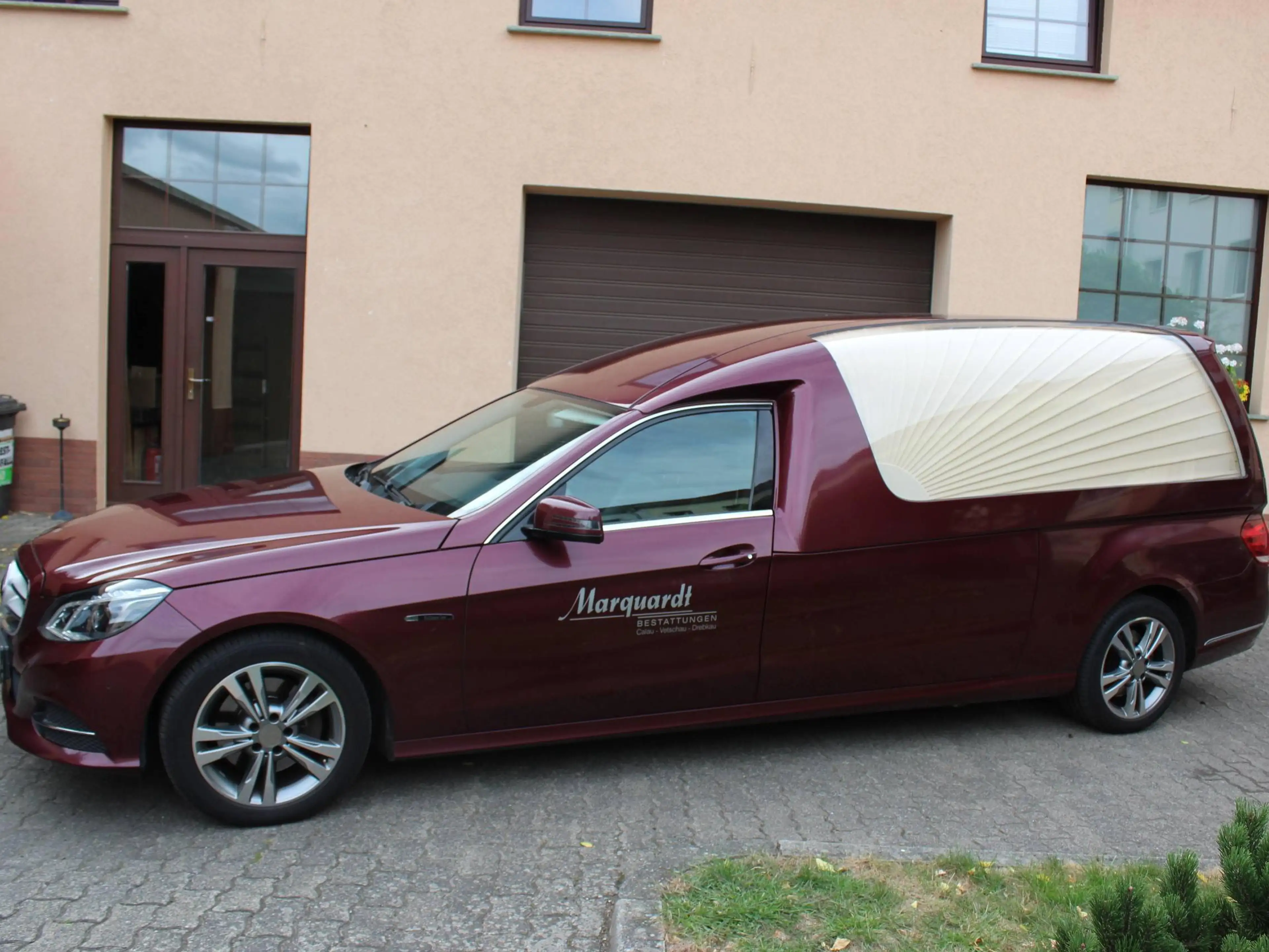 Mercedes-Benz E 250 E 250 CGI BlueEfficiency Bestattungswagen — photo 8