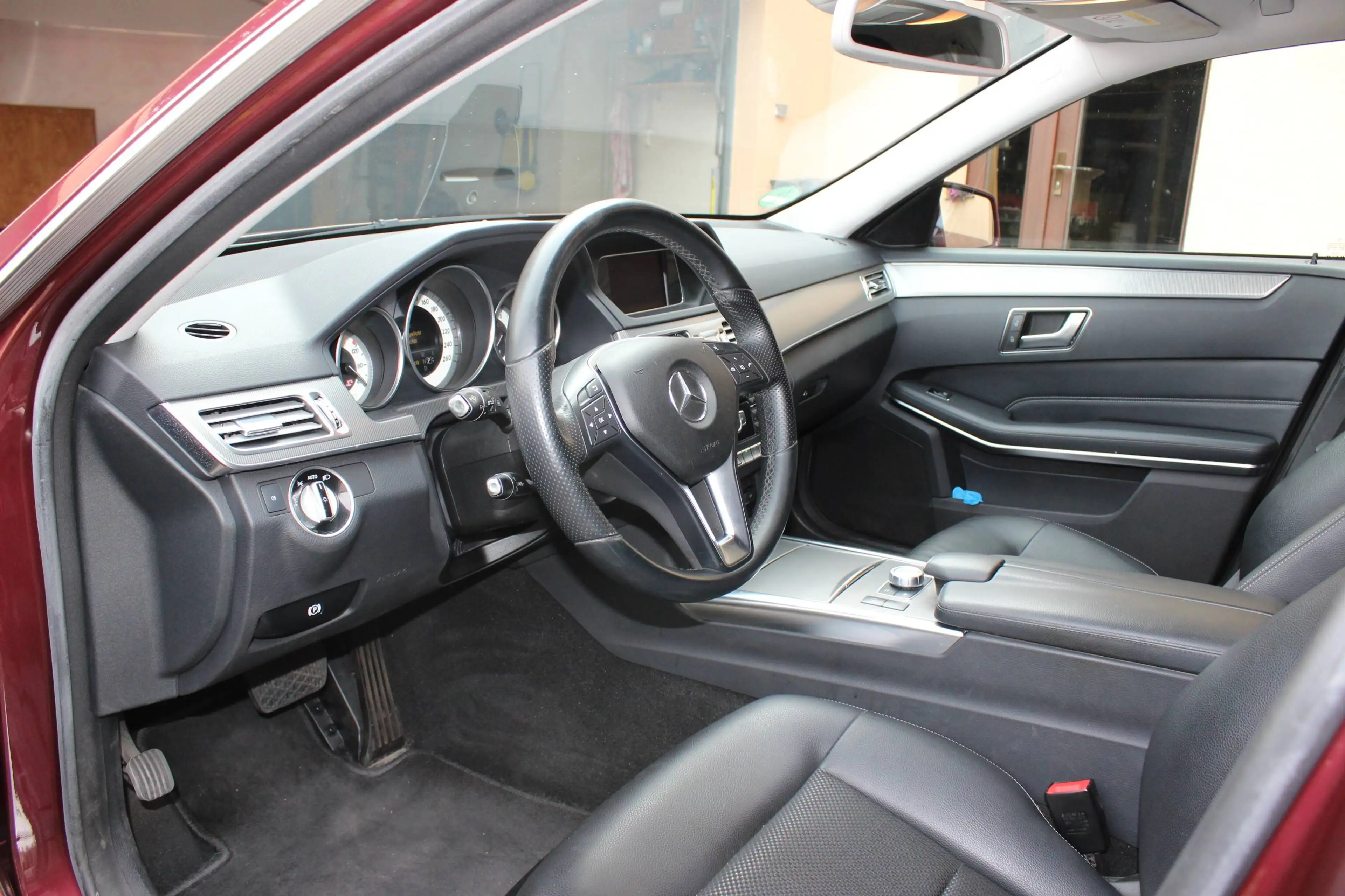 Mercedes-Benz E 250 E 250 CGI BlueEfficiency Bestattungswagen — photo 13