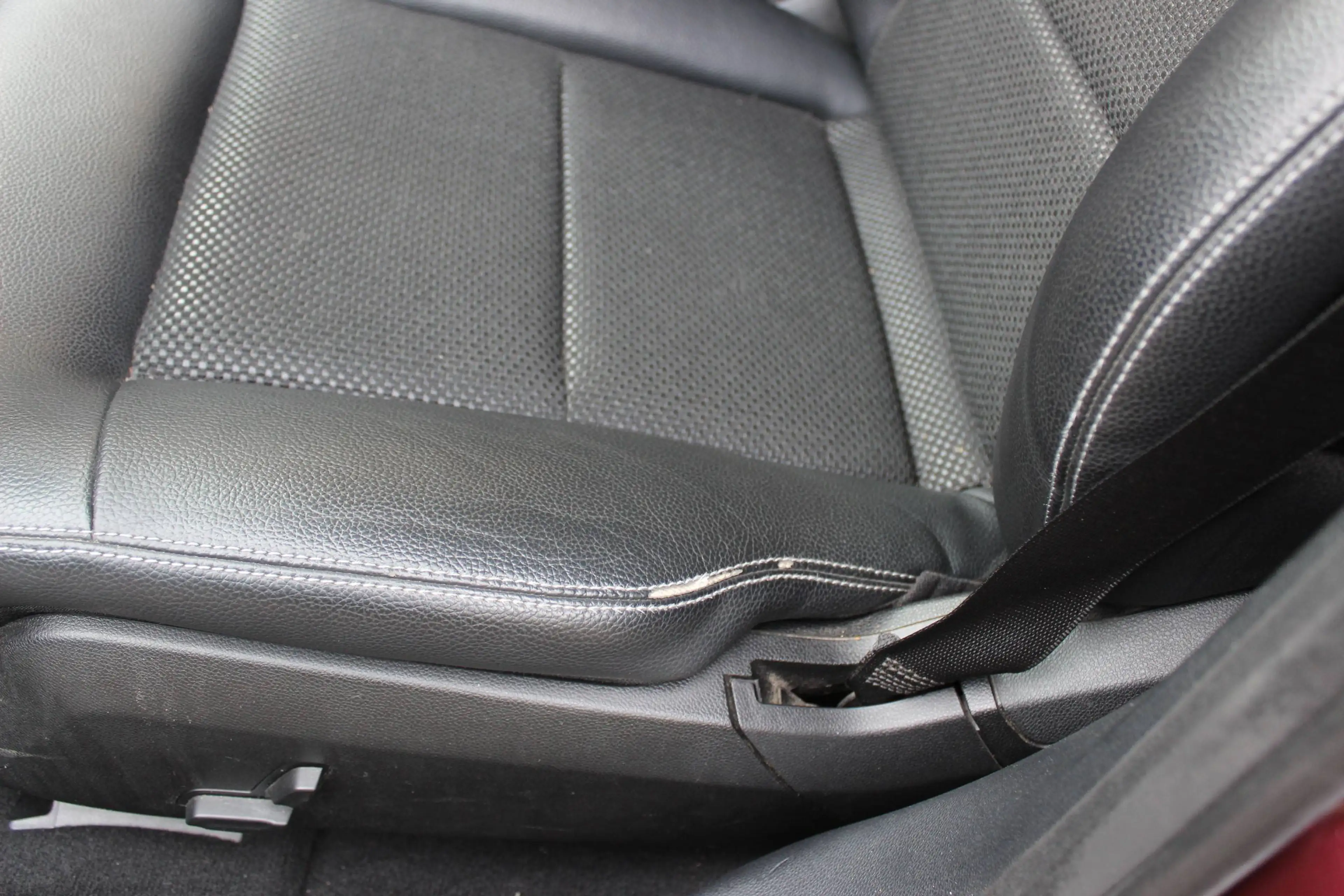 Mercedes-Benz E 250 E 250 CGI BlueEfficiency Bestattungswagen — photo 14